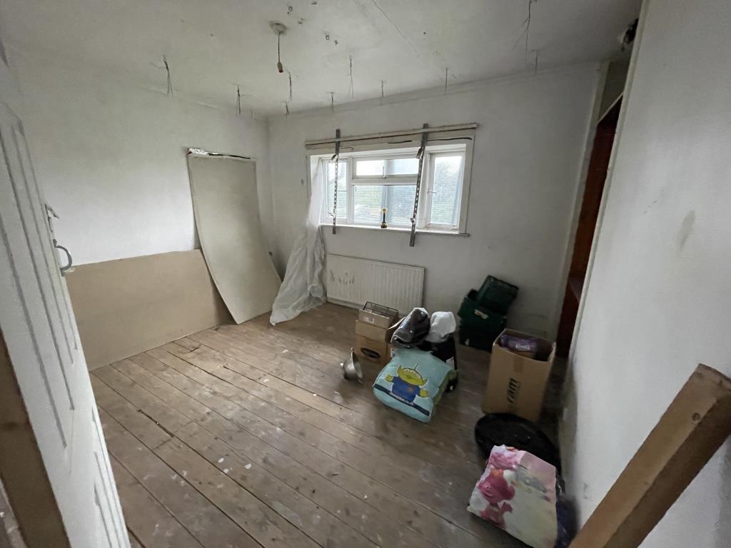 Lot: 60 - SEMI-DETACHED HOUSE FOR REFURBISHMENT - 