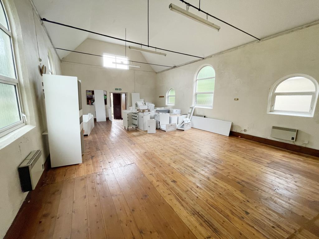 Lot: 19 - FORMER CHURCH WITH PLANNING CONSENT TO CONVERT TO A RESIDENTIAL DWELLING - 