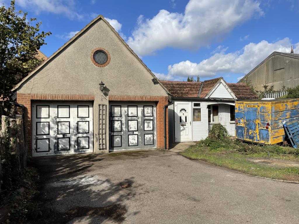 Lot: 13 - DETACHED HOUSE WITH DOUBLE GARAGE AND OFFICE - 