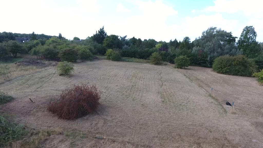 Lot: 122 - LAND EXTENDING TO HALF AN ACRE - 