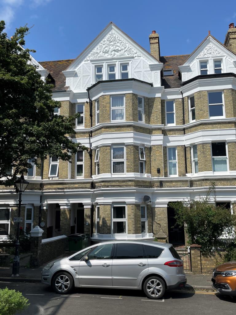 LOT 4 AUCTION 243 FREEHOLD BLOCK OF SIX FLATS FOR INVESTMENT