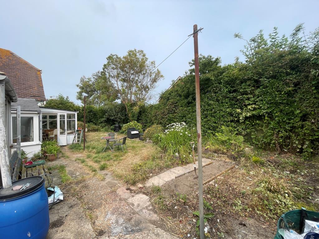 Lot: 8 - BUNGALOW WITH PLANNING FOR EXTENSION AND NEW BUILD TWO-BEDROOM BUNGALOW -