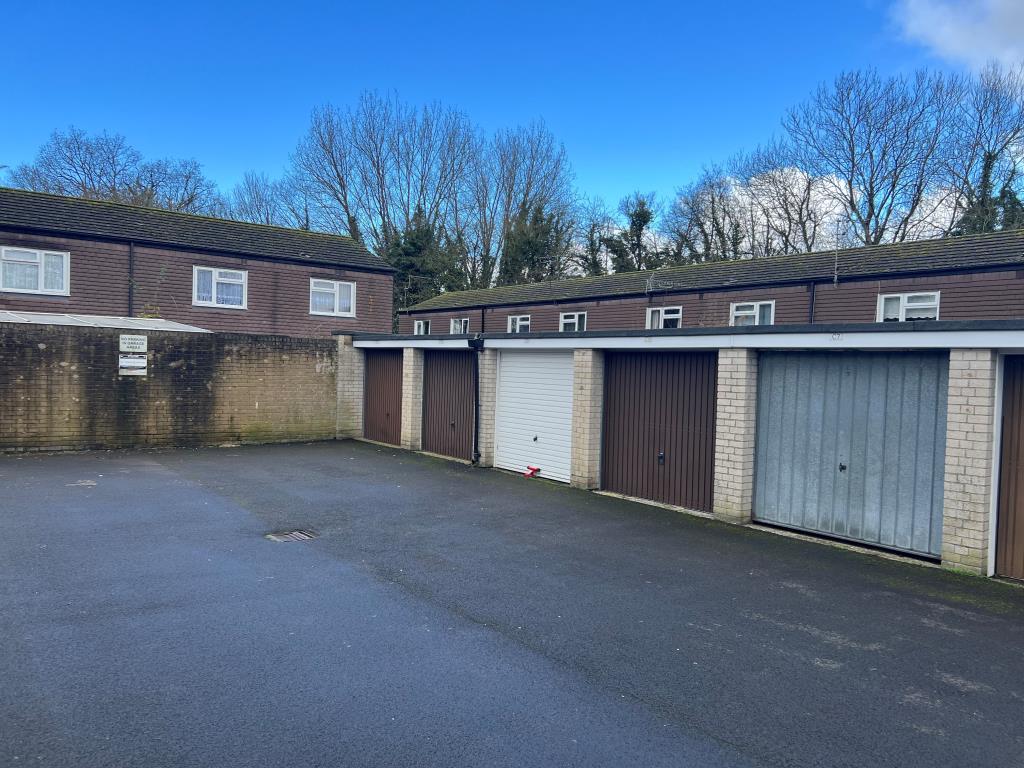 Lot: 32 - THREE VACANT FREEHOLD GARAGES -