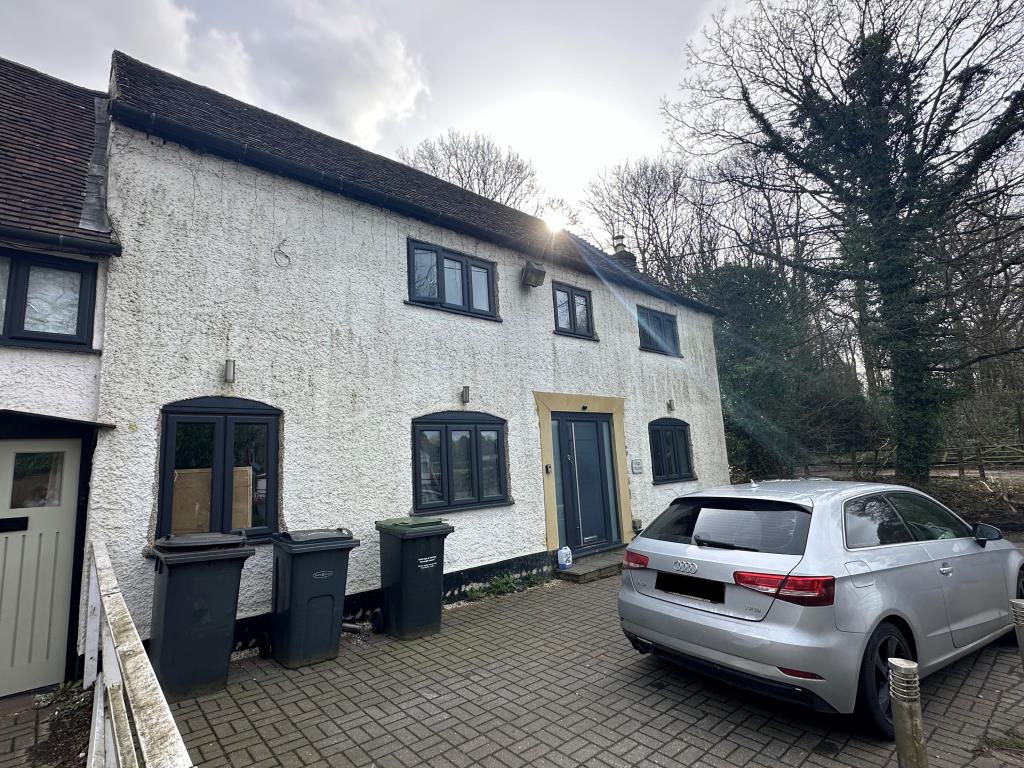 Lot: 54 - SEMI-DETACHED HOUSE FOR IMPROVEMENT -