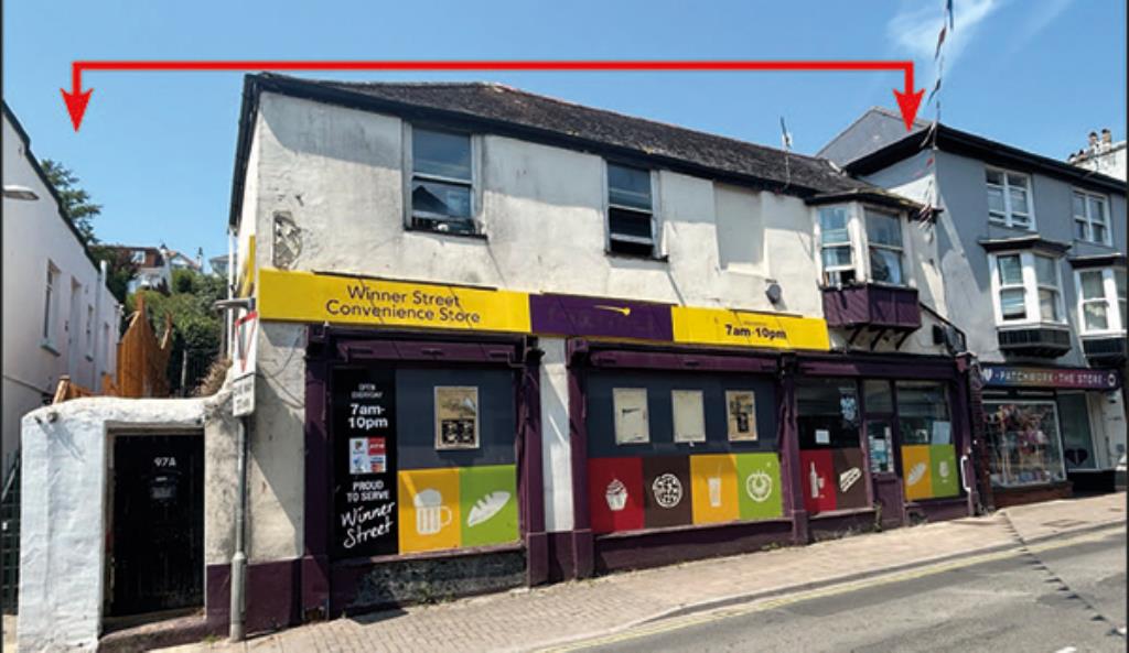 Lot: 74 - MIXED USE PROPERTY/RESIDENTIAL INVESTMENT FOR IMPROVEMENT - General view of front of property