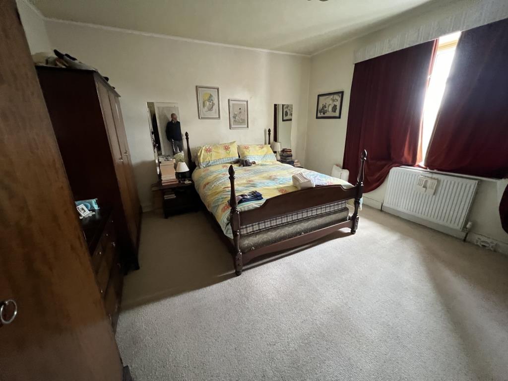 Lot: 98 - DETACHED CHARACTER PROPERTY FOR UPDATING WITH LARGE GARDEN & DEVELOPMENT POTENTIAL - Bedroom at the rear of the property