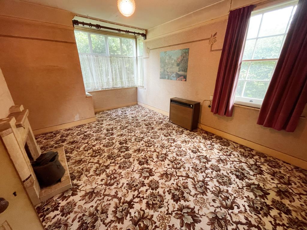 Lot: 133 - DETACHED BUNGALOW ON SIZEABLE PLOT WITH POTENTIAL - Inside image of living room from hallway