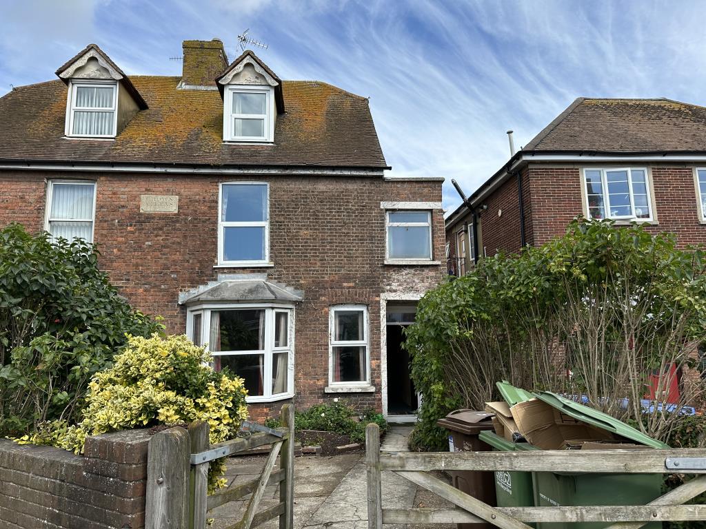 Lot: 115 - FOUR-BEDROOM SEMI-DETACHED HOUSE FOR REFURBISHMENT - Front outside of property