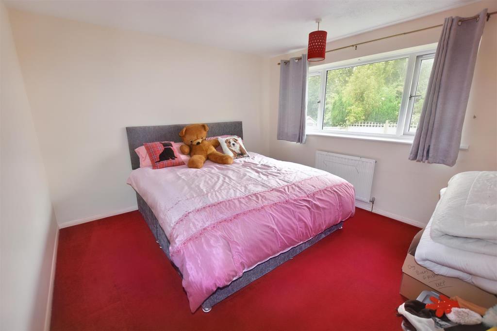 Lot: 53 - END-TERRACE HOUSE FOR IMPROVEMENT - Further bedroom