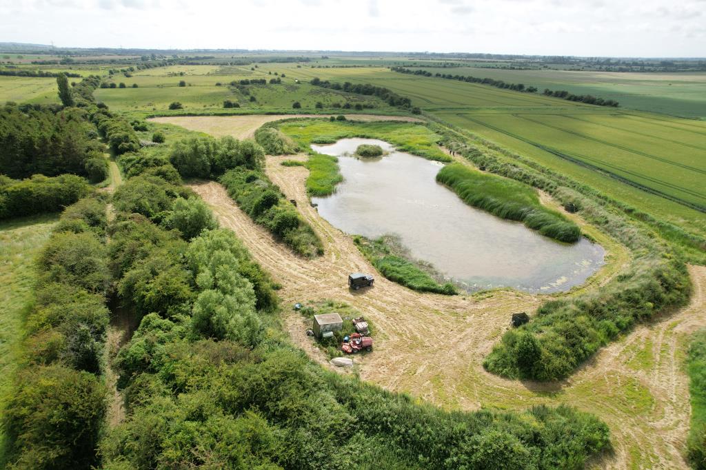 Lot: 163 - APPROXIMATELY NINE ACRES LAND INCORPORATING FLIGHT POND IN IDYLLIC LOCATION - Drone view 2