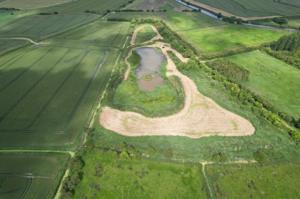 Lot: 163 - APPROXIMATELY NINE ACRES LAND INCORPORATING FLIGHT POND IN IDYLLIC LOCATION - Drone view 1