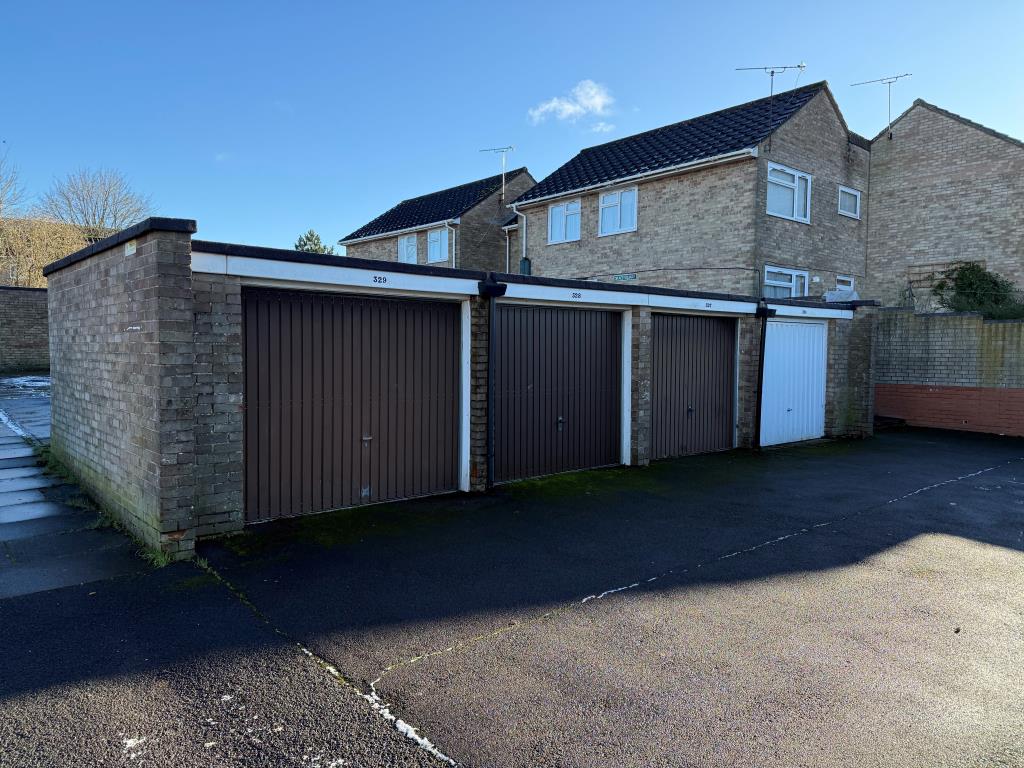 Lot: 34 - FOUR FREEHOLD GARAGES IN A BLOCK - Block of garages with up and over doors