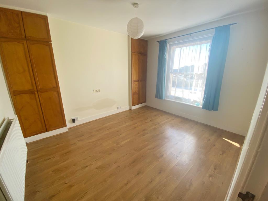 Lot: 99 - ONE-BEDROOM FLAT FOR REFURBISHMENT - Bedroom