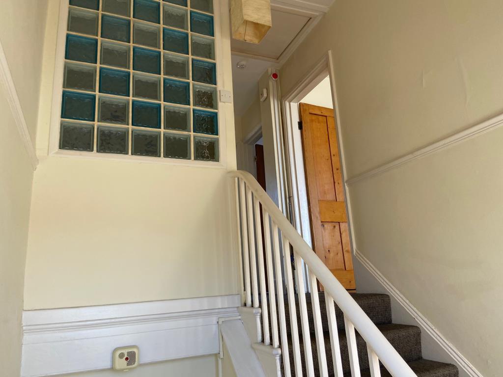 Lot: 99 - ONE-BEDROOM FLAT FOR REFURBISHMENT - Stairs