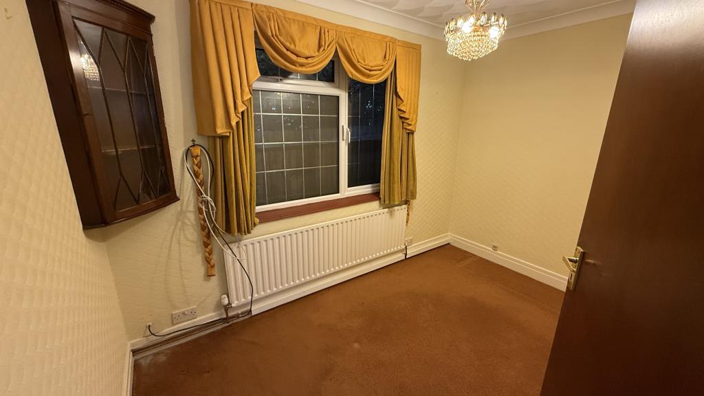 Lot: 136 - DETACHED BUNGALOW WITH GARAGE - Interior image of bedroom 3