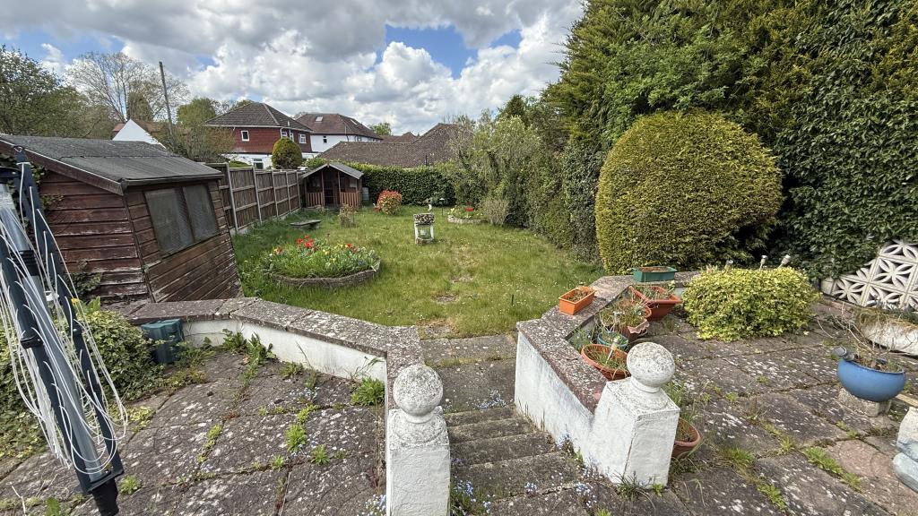 Lot: 136 - DETACHED BUNGALOW WITH GARAGE - Exterior image of rear garden from bungalow patio area