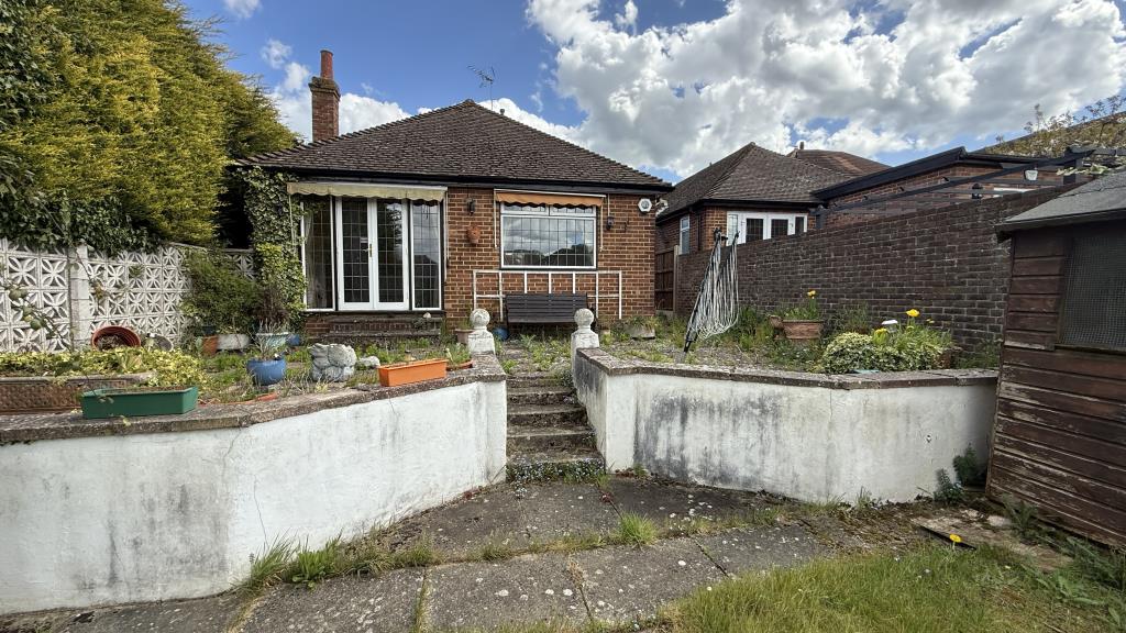 Lot: 136 - DETACHED BUNGALOW WITH GARAGE - Exterior image of rear of bungalow from garden