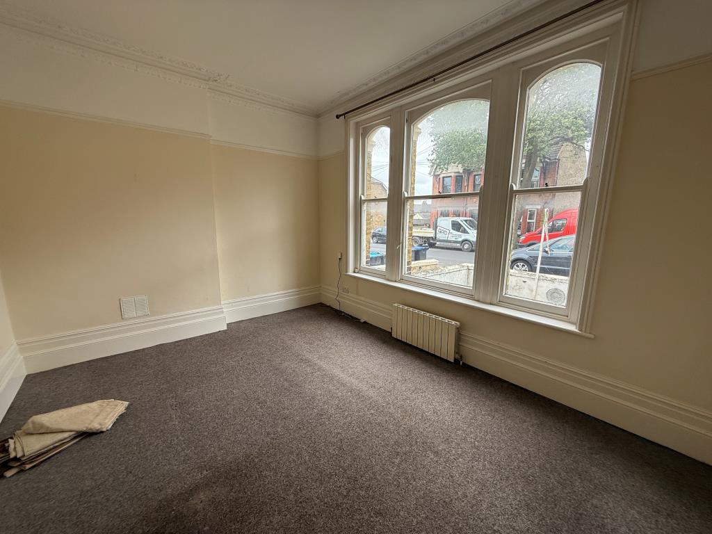 Lot: 128 - GROUND FLOOR FLAT FOR REFURBISHMENT - Bedroom