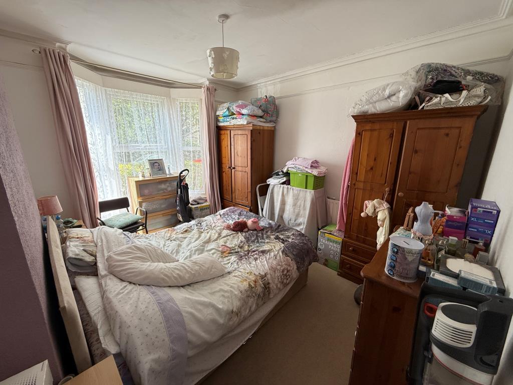 Lot: 97 - PAIR OF FLATS WITH PART VACANT POSSESSION - Ground Floor Flat - Bedroom