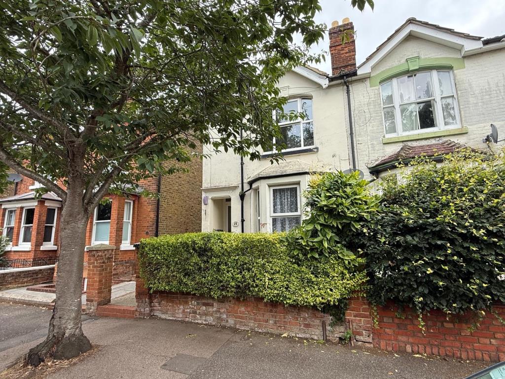 Lot: 97 - PAIR OF FLATS WITH PART VACANT POSSESSION - Semi-detached property