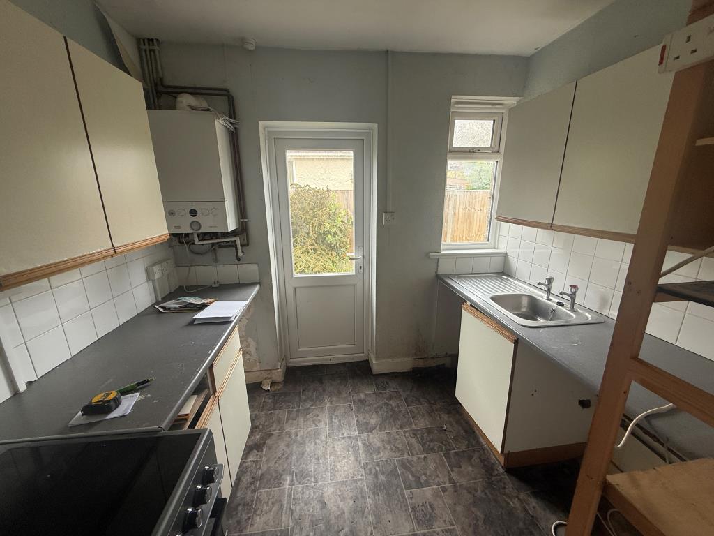 Lot: 91 - SEMI-DETACHED BUNGALOW FOR REFURBISHMENT - Kitchen
