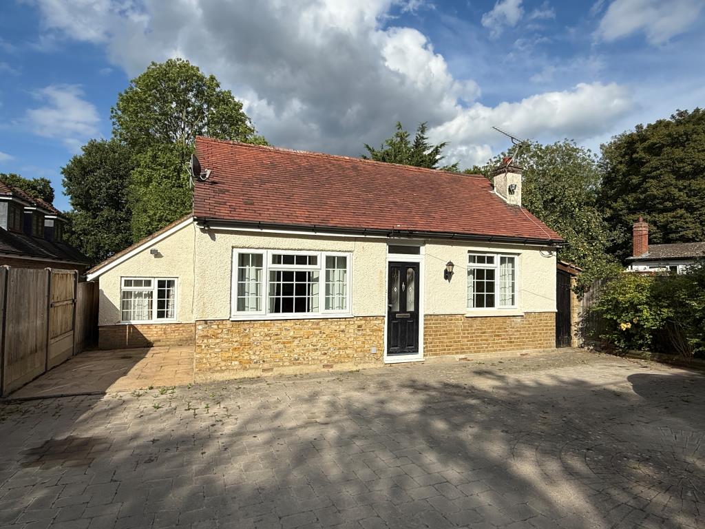 Lot: 180 - DETACHED BUNGALOW WITH POTENTAL - Front elevation