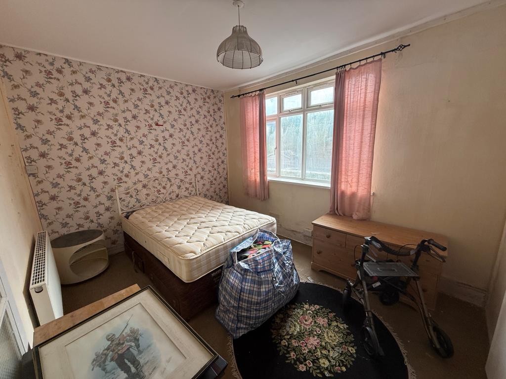 Lot: 120 - GROUND FLOOR FLAT FOR REPAIR AND REFURBISHMENT - Bedroom