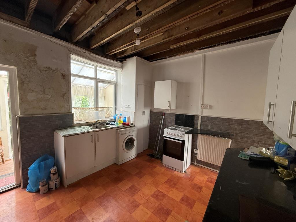 Lot: 120 - GROUND FLOOR FLAT FOR REPAIR AND REFURBISHMENT - Kitchen