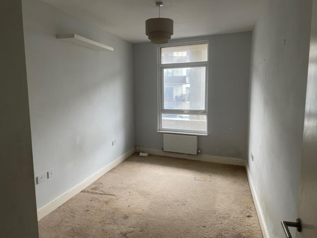 Lot: 99 - ONE-BEDROOM FIRST FLOOR FLAT - Bedroom