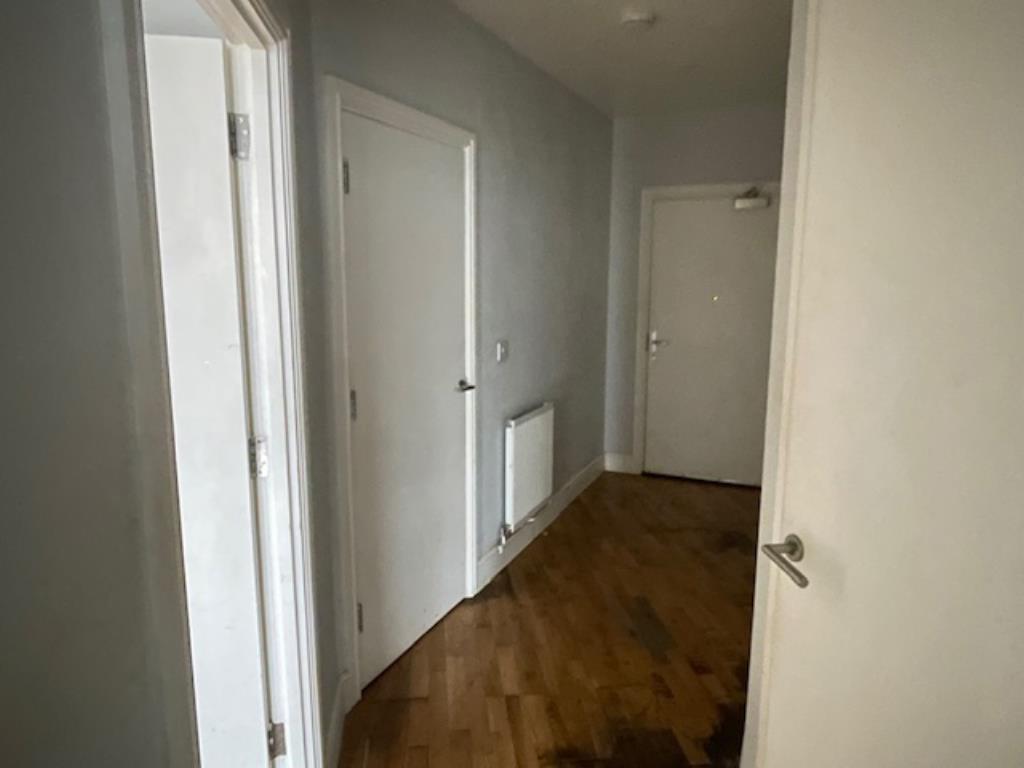 Lot: 99 - ONE-BEDROOM FIRST FLOOR FLAT - Hallway