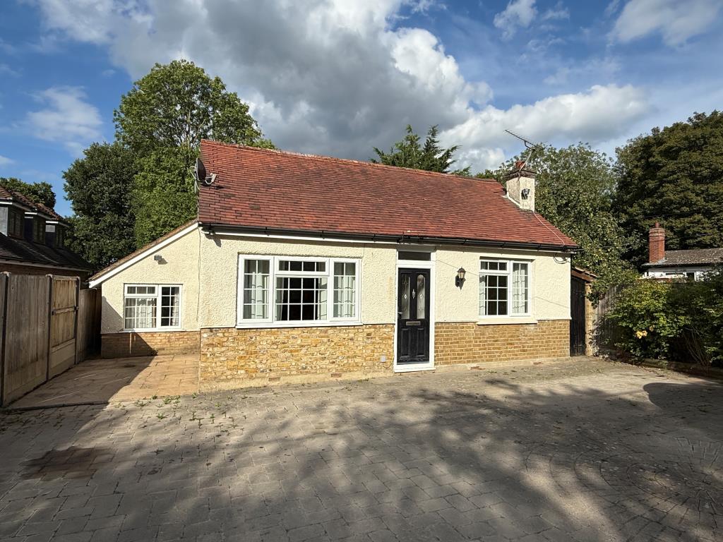 Lot: 95 - DETACHED BUNGALOW WITH POTENTIAL - Front elevation