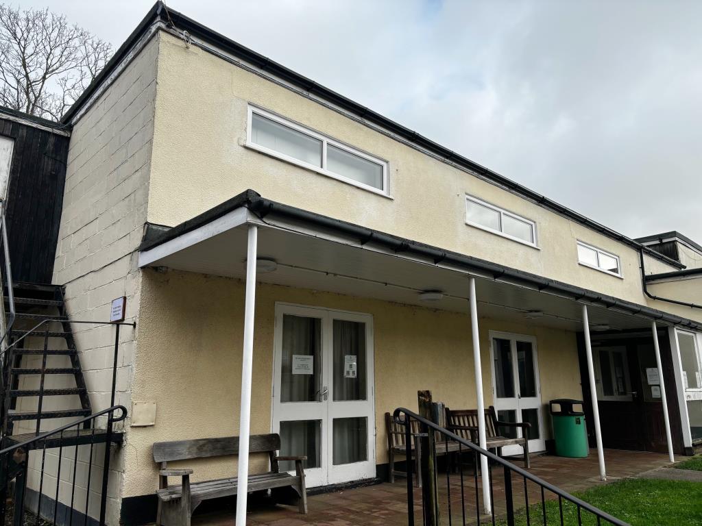 Lot: 76 - FREEHOLD PROPERTY WITH POTENTIAL - Rear of Hall