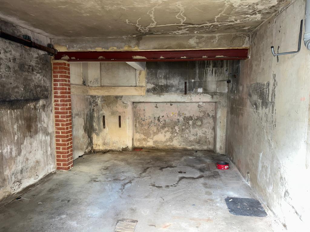 Garage, 40 Wellington Square, Hastings, East Sussex, TN34 1PN