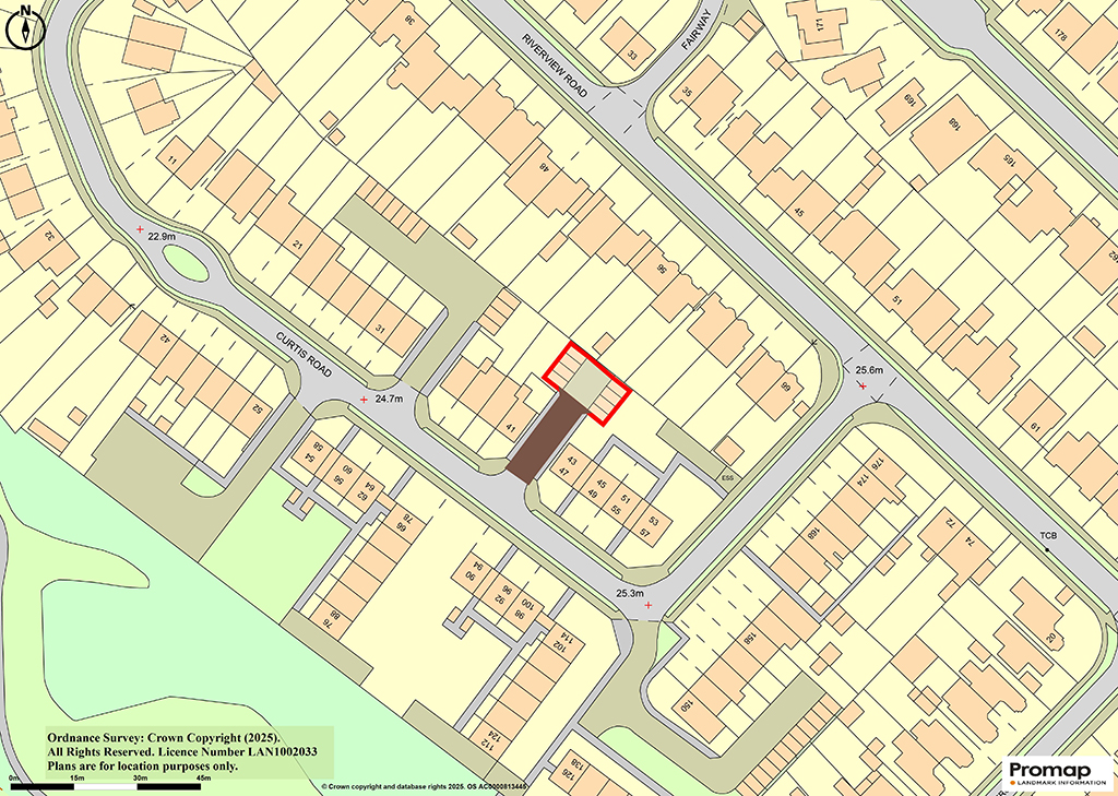 Lot: 42 - EIGHT GARAGES WITH COURTYARD - 