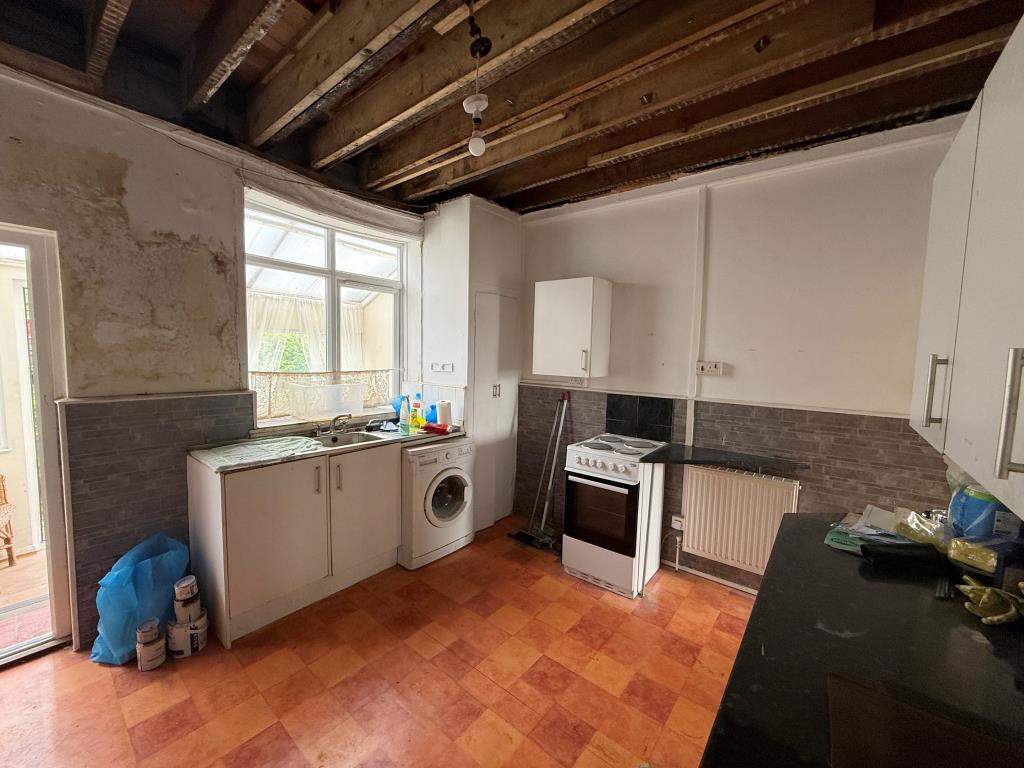 Lot: 99 - GROUND FLOOR FLAT FOR REPAIR AND REFURBISHMENT - Kitchen