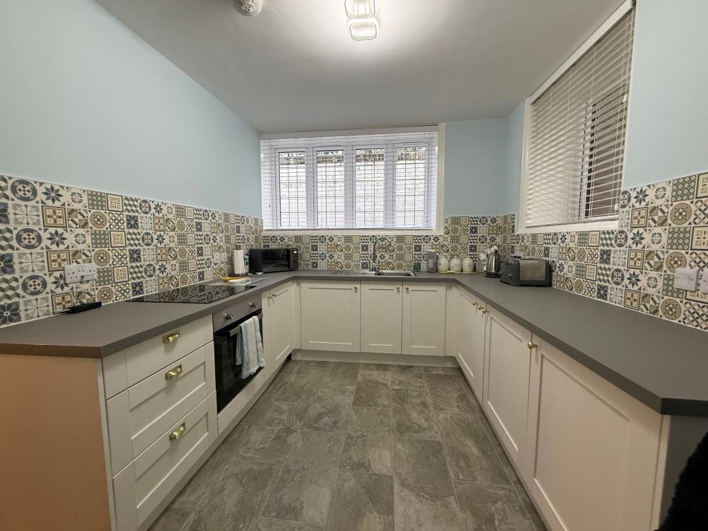 Lot: 59 - NEWLY REFURBISHED TWO-BEDROOM FLAT IN COASTAL LOCATION - Tiled kitchen with dual aspect windows