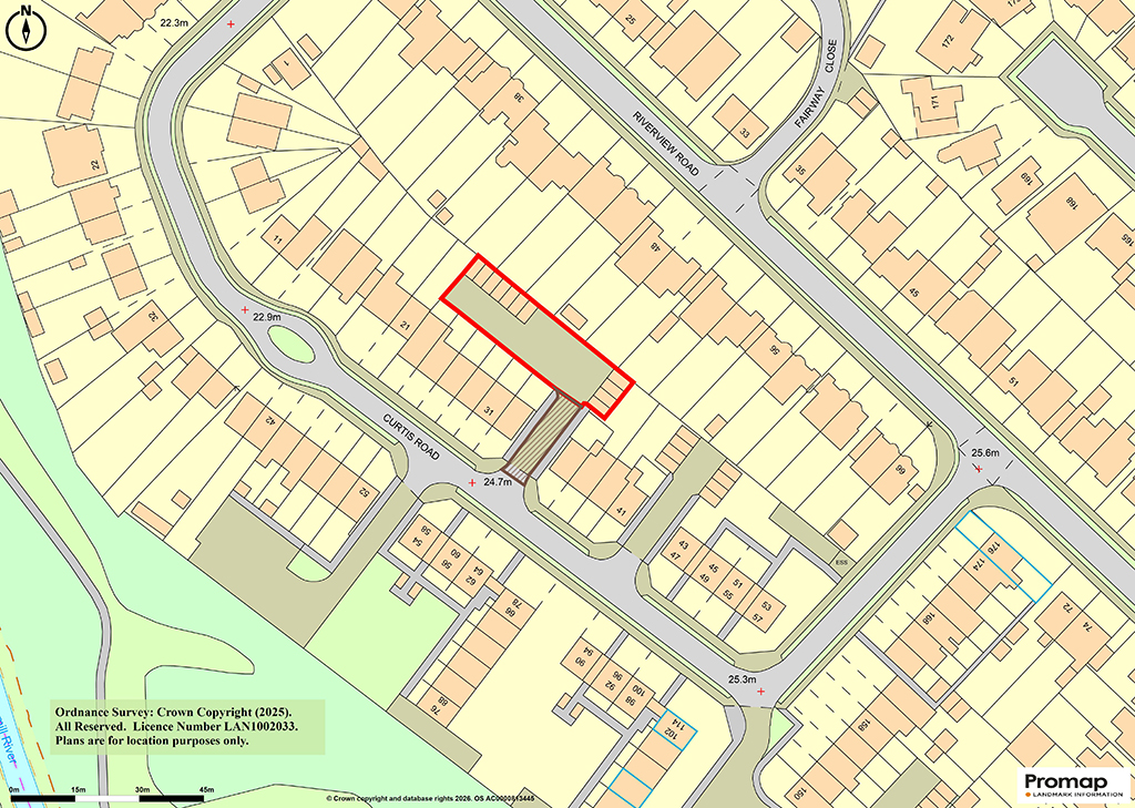 Lot: 27 - ELEVEN GARAGES WITH COURTYARD IN RESIDENTIAL AREA - 