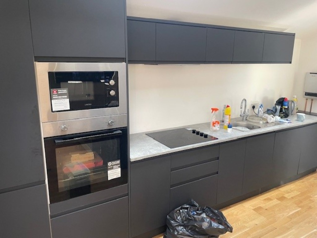 Lot: 5 - FREEHOLD MIXED USE INVESTMENT - Internal image provided by seller of Flat A