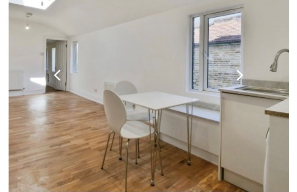 Lot: 5 - FREEHOLD MIXED USE INVESTMENT - Internal image provided by seller of Flat C