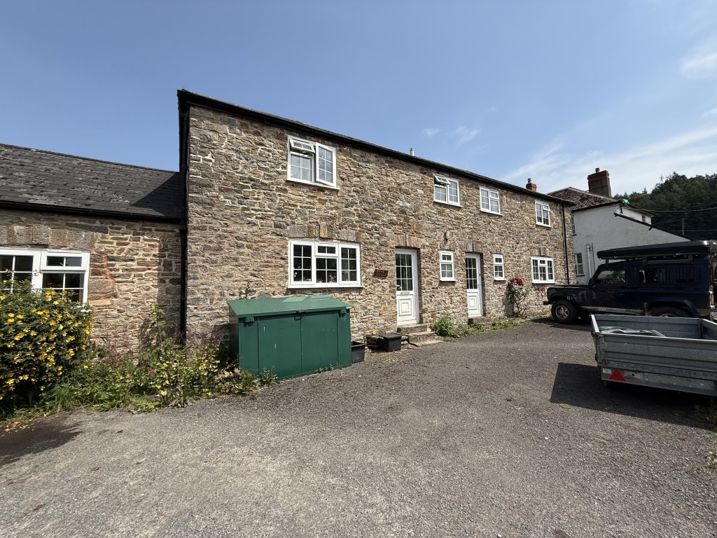 Lot: 94 - FOUR-BEDROOM TERRACE HOUSE SITUATED WITHIN THE HIGHER GRANTS FARM ESTATE - Front of the property