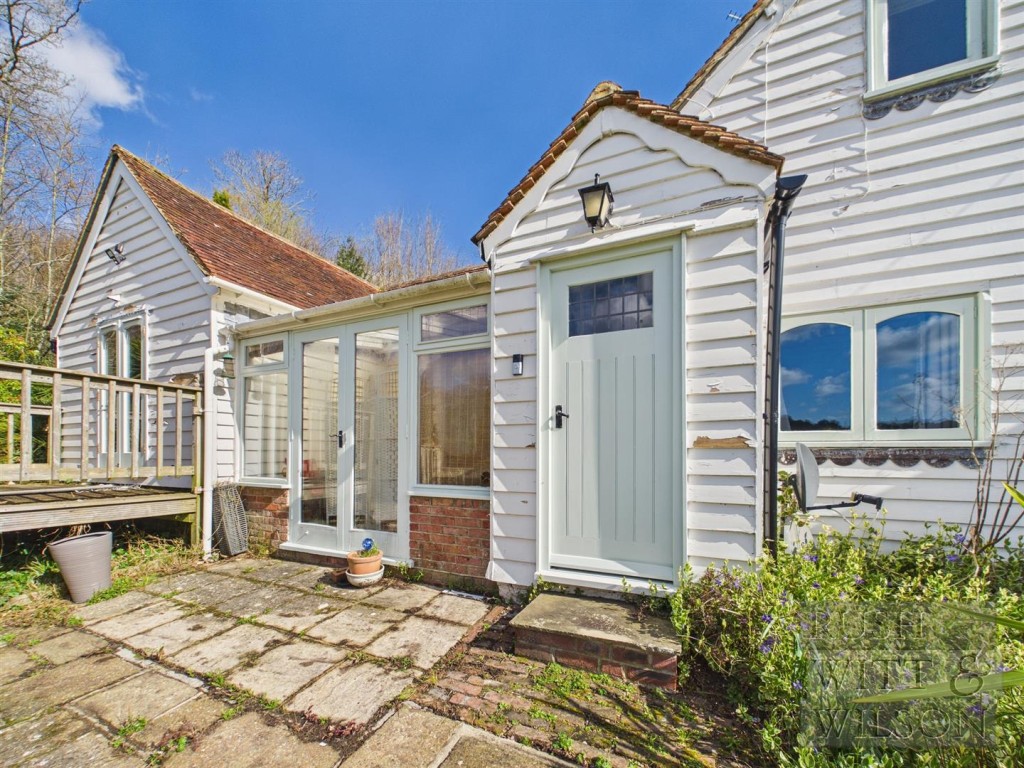 Lot: 123 - SEMI-DETACHED COTTAGE FOR REFURBISHMENT WITH FAR REACHING VIEWS - Close up of doorway