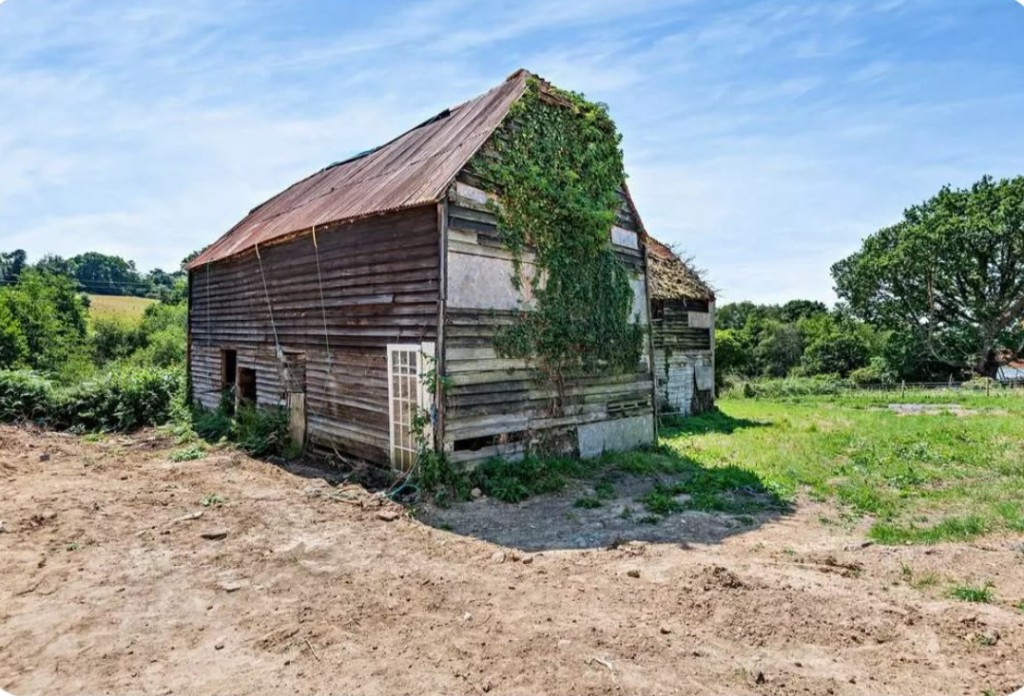 Lot: 130 - BARN WITH PLANNING FOR RESIDENTIAL CONVERSION - Barn