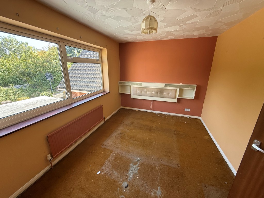 Lot: 171 - DETACHED HOUSE AND ASSOCIATED LAND WITH POTENTIAL - Bedroom