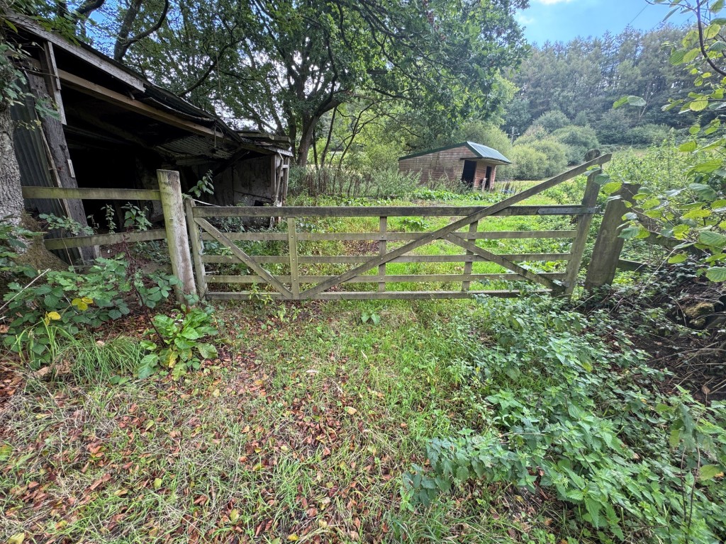 Lot: 41 - TWO AND A HALF ACRES WITH STABLES AND OUTBUILDING - Gate to the site