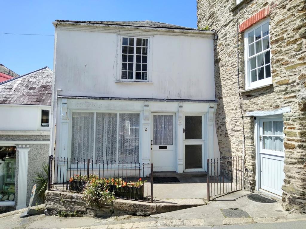 Mixed Commercial/Residential - FoweyMixed Commercial/Residential - Fowey - Mid Cornwall - External view of property