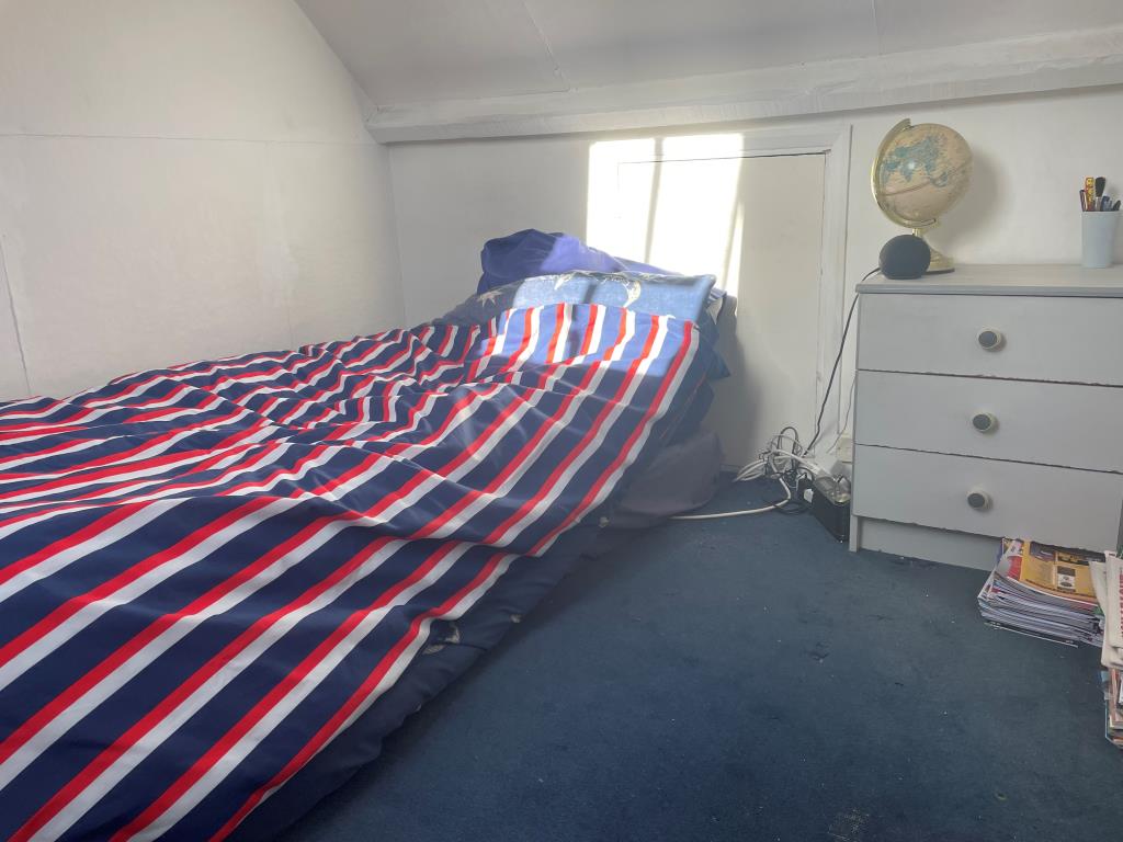 Vacant Residential - LewesVacant Residential - Lewes - East Sussex - Attic room with sloping ceilings