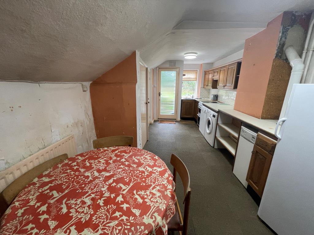 Vacant Residential - MaidstoneVacant Residential - Maidstone - Kent - Kitchen with dining table and access to garden