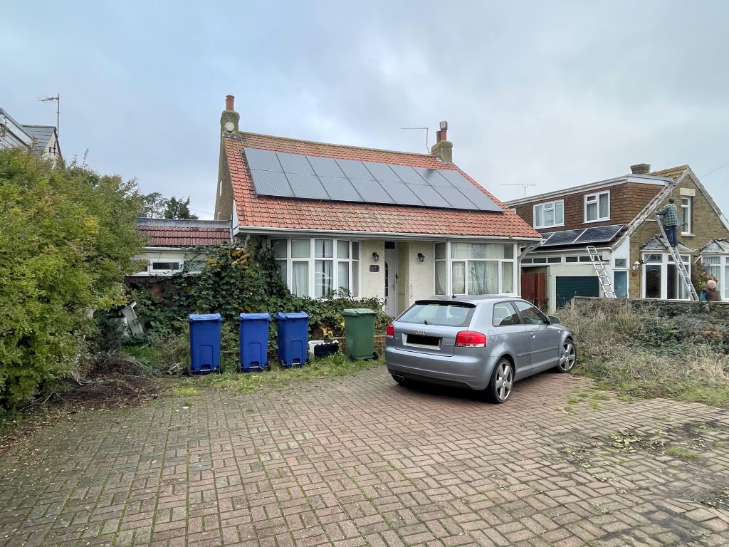 Vacant Residential - SheernessVacant Residential - Sheerness - Kent - Detached bungalow with driveway